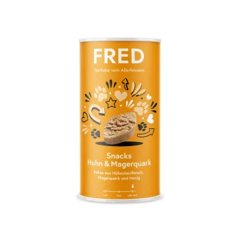 FRED Haustiersnacks-Dose mit goldenem Design, beschriftet mit "Snacks Huhn & Magerquark", mit Illustrationen von Herzen und Pfotenabdrücken.
