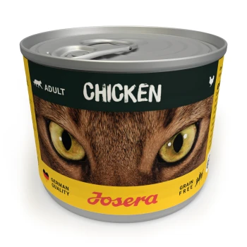 Sechs Dosen Josera Katzenfutter in einem gelben Kartontray, beschriftet mit "Adult Chicken," mit einer Nahaufnahme eines Katzenauges.