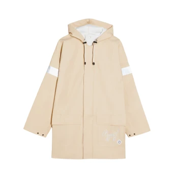 Beige wasserdichter Hunderegenmantel mit Kapuze, weißen reflektierenden Streifen und zwei Fronttaschen, mit einem Hundesilhouette-Design.