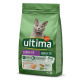 Sac vert de nourriture pour chats Ultima pour chats adultes stérilisés, présentant un chat gris sur le devant, avec "1-10 Ans/Jaar" et "SAUMON" en surbrillance.
