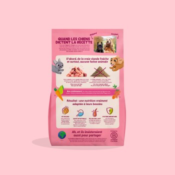 Sac de nourriture pour chiens rose avec titre français « Quand les chiens dictent la recette », photos de deux chiens étiquetées Edgard & Cooper.