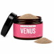 Verpackung des Haustierergänzungsmittels "Venus Balance Pulver", das harmonisches Verhalten bei Haustieren fördert, 100 Gramm, hergestellt in Deutschland.