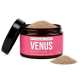 Verpackung des Haustierergänzungsmittels "Venus Balance Pulver", das harmonisches Verhalten bei Haustieren fördert, 100 Gramm, hergestellt in Deutschland.