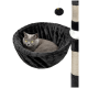 Eine gemütliche schwarze Katzenhängematte mit plüschiger Textur, mit einer Katze, die darin liegt, befestigt an einem Kratzbaum mit einem baumelnden Spielzeug.