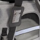 Nahaufnahme einer grauen Transporttasche, die Netzfenster, schwarzen Schultergurt mit durchsichtigem ID-Halter und weißen Reflektorstreifen zeigt.