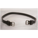 Ein braunes Leder-Haustierhalsband mit silbernen Schnallen, flach auf einem hellen Hintergrund ausgelegt.