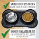 Futtermatte für Haustiere mit zwei Edelstahlschüsseln – eine mit Trockenfutter. Merkmale: "Hoher Mattenrand für saubere Böden" und "4 Schüssel-Einsätze enthalten."