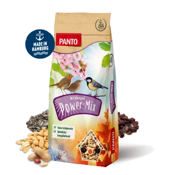 Eine Tüte Panto Wildvogel Power-Mix Vogelfutter mit bunten Vogelillustrationen und Text über Vitamine für die ganzjährige Fütterung.
