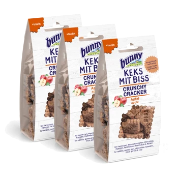 Drei Pakete Bunny Crunchy Cracker Snacks für kleine Haustiere, mit Apfelgeschmack, mit sichtbarem Text auf Deutsch und Englisch.