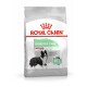 Sac de nourriture pour chiens Royal Canin Digestive Care, avec un chien noir et blanc, prétend améliorer la qualité des selles avec 91% de résultats prouvés.