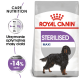 Torba z jedzeniem dla psów Royal Canin Sterilised Maxi z ilustracją czarnego i brązowego psa, z tekstem podkreślającym żywienie pielęgnacyjne i -14% kalorii.