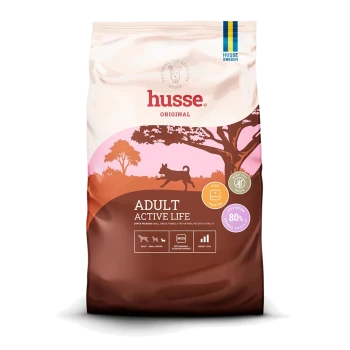 Husse Original Hundefutterbeutel mit Beschriftung "Adult Active Life", Silhouette eines laufenden Hundes, schwedischem Flaggenband und 80%-Protein-Abzeichen