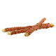 Drei verdrehte Hundekauartikel, die in Fleisch gewickelt sind, zeigen eine knusprige Textur und ansprechendes Aussehen für Haustierleckereien.