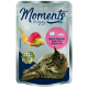 Torebka z karmą dla kotów z wizerunkiem kota tabby, z widelcem trzymającym kawałek kurczaka i tuńczyka, oznaczona 'Moments to enjoy' i 'Huhn & Thunfisch.'