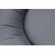 Nahaufnahme eines weichen, grauen Haustierbettes mit einer strukturierten Stoffoberfläche, die seine plüschige Polsterung und das bequeme Design zeigt.