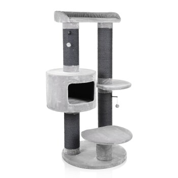 Grauer Katzenbaum mit mehreren Ebenen, einem gemütlichen Versteck, Kratzpfosten und einem baumelnden Spielzeug. Ideal für das Spielen und Ausruhen von Katzen.
