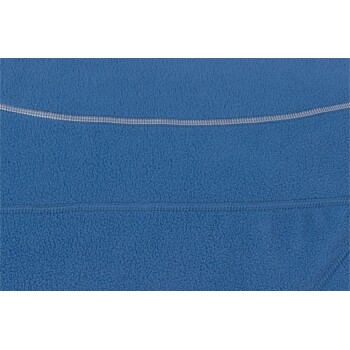 Blaues Fleece-Haustierdecke mit einer weichen Textur und einer sichtbaren Naht, die sich über die Mitte zieht.