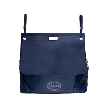 Marineblaue Reitertasche mit verstellbaren Riemen, mit einer Frontklappe und einem Logo, das "Horses & Riders Just Equestrian" liest.