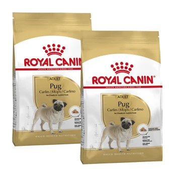 Deux sacs de nourriture pour chiens Royal Canin pour les carlins adultes, avec une illustration de carlin, mettant en avant une nutrition spécifique à la race.