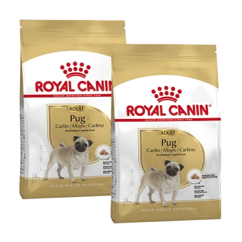 Twee zakken Royal Canin hondenvoeding voor volwassen mopshonden, met een mopshond illustratie, met tekst die de ras-specifieke voeding benadrukt.