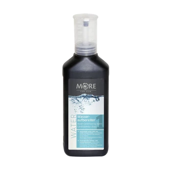 Bouteille de l'agent de conditionnement d'eau "MORE for Fish", étiquetée en allemand et en anglais, avec un bouchon pompe et un design éclaboussure d'eau.