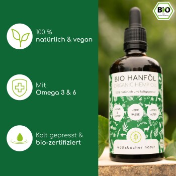 Eine Flasche "BIO HANFÖL" organisches Hanföl auf einem Holzuntersetzer im Gras, mit Symbolen für Fell-, Gelenk- und Immunsystemvorteile.