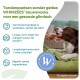 Hond op groen kussen krijgt een WHIMZEES kauwsnack; Nederlandse tekst 'Tandenpoetsen zonder gedoe' en 'WHIMZEES kauwsnacks'
