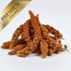 Ein Haufen getrockneter Hirseähren mit orangefarbenen und braunen Samen, gekrönt mit einem goldenen "PREMIUM"-Label, ideal für Haustiervögel.