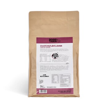 Eine beige Tüte Hundefutter mit der Aufschrift 'UNSCHULDSLAMM', die Lamm und Gemüse enthält, mit Nährwertangaben und Zutaten auf der Rückseite.