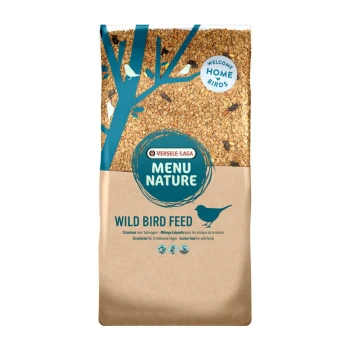 Ein Beutel Versele-Laga Menu Nature Wildvogelfutter mit einem braunen Papierboden und buntem oberen Teil, beschriftet mit "WILLKOMMEN ZUHAUSE VÖGEL."