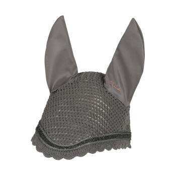 Grau gehäkelte Ohrhaube für Pferde mit satinierten Ohrklappen und dekorativem Besatz, mit einem subtilen Logo.