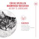 Nahaufnahme einer Katze mit deutschem Text zur Unterstützung der Nierengesundheit bei Katzen ab 15 Jahren, mit Hervorhebung von Protein- und Phosphorgehalt.