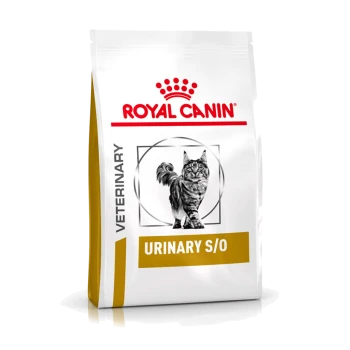 Royal Canin Veterinary Urinary S/O kattenvoer zak met een afbeelding van een tabby kat en een witte achtergrond met rode en gouden accenten.