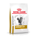 Royal Canin Veterinary Urinary S/O Katzenfutterbeutel mit einem Bild einer getigerten Katze und einem weißen Hintergrund mit roten und goldenen Akzenten.