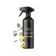 Schwarze Sprühflasche beschriftet mit "PFERDEGOLD. Pflegemittel für Pferde" mit "INSEKTENSCHUTZSPRAY", umgeben von Eukalyptusblättern und einem gelben Band.