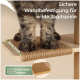 Pfoten einer getigerten Katze auf einer Sisal-Katzenplattform; sichtbare deutsche Beschriftungen: 'Extra breit' und 'Rutschfeste Treppen'.