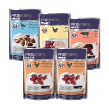 Fünf Beutel PREMIERE MEATI Tierfutter mit verschiedenen Fleischoptionen: Entenherzen, Hühnerherzen und Rind, mit einem Etikett "für Fleischliebhaber".