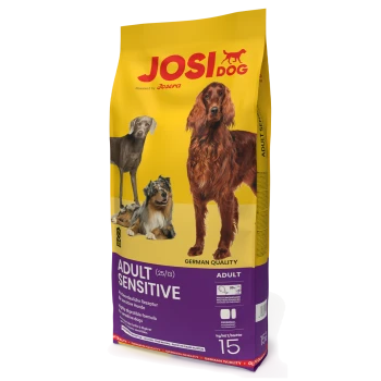Hundefutterbeutel mit der Aufschrift "JOSI DOG" auf gelbem Hintergrund, mit drei Hunden und dem Text "ADULT SENSITIVE".
