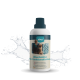 Flasche nimo! Waschmittel für Funktionskleidung, mit einer Person, die einen Hund pflegt, mit Blasen und Wasserspritzern im Hintergrund.