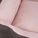 Eine Nahaufnahme eines Hundebettes mit einem weichen rosa Innenfutter und einem dunkelgrauen Außenmaterial, das sein gemütliches Design zeigt.