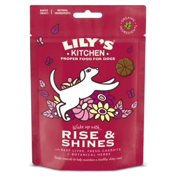 Eine rosa Hundeleckerlitasche von Lily's Kitchen mit einem verspielten Hund und Blumen. Text: 'RISE & SHINES mit Rinderleber, Karotten & Kräutern.'