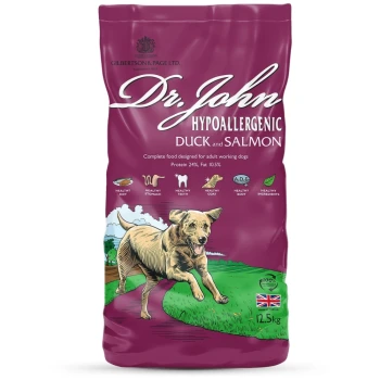 Dr. John hypoallergen Hundefutter mit Ente und Lachs, 12,5 kg Tasche, mit einer Hundillustration, mit 24% Protein und 10,5% Fett.