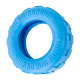 Blauw rubberen hondenspeelgoed in de vorm van een band met geprofileerd loopvlak, holle kern en het verhoogde woord "KONG" rondom de rand.