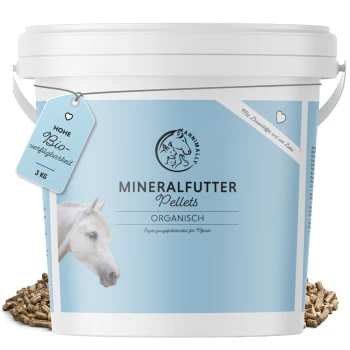 Behälter mit organischen Mineralpellets für Pferde, beschriftet mit "MINERALFUTTER Pellets", auf einem blauen Hintergrund mit einem Pferdebild.