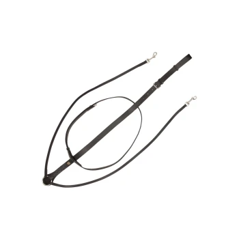 Schwarzes Leder-Haustiergeschirr mit verstellbaren Riemen und Metallclips, flach auf einem weißen Hintergrund ausgelegt.