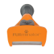 Frontalansicht einer orangefarbenen FURminator-Enthaarungsbürste, die den FURejector-Knopf, das FURminator-Logo und Metallzähne zeigt.