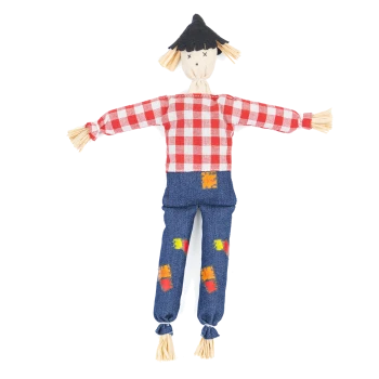 Ein bunter Vogelscheuche-Spielzeug mit einem rot-weißen karierten Hemd, blauen Jeans und Strohdetails, vor einem weißen Hintergrund.