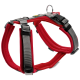 Rotes Hundegeschirr mit gepolsterten Riemen und verstellbaren Schnallen, mit einem Metall-D-Ring zur Leinenbefestigung.