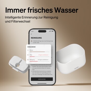 Intelligenter Haustier-Wasserspender mit einer Smartphone-App, die Reinigungserinnerungen und den Filterstatus anzeigt, mit Text in Deutsch.