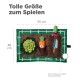Bunte Haustier-Spielmatte mit plüschigen Gemüse und einem Gartengerät, misst 55 cm mal 36 cm, mit dem Text "Tolle Größe zum Spielen."